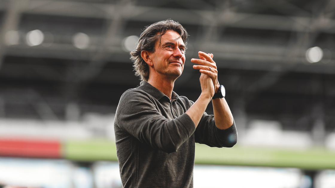 Tân HLV Thomas Frank dẫn dắt Tottenham sau khi tới từ Brentford